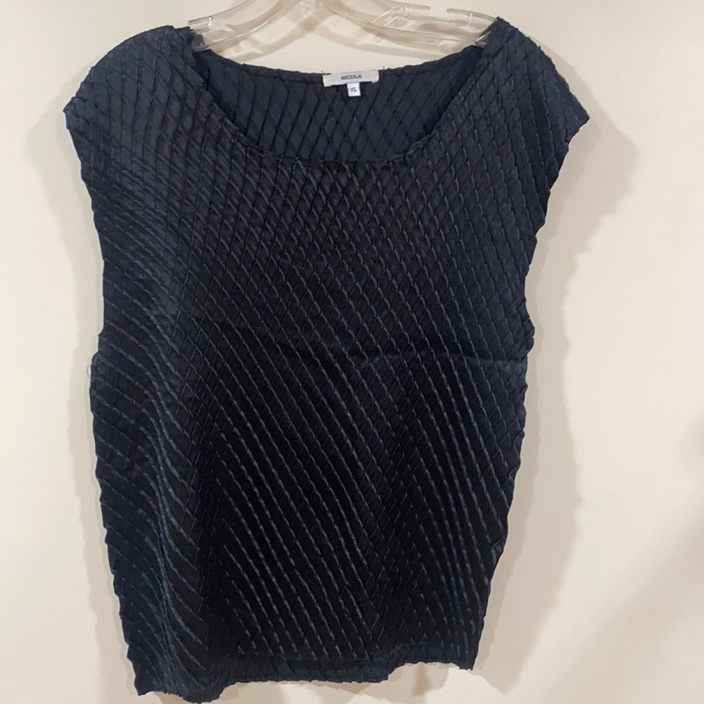 Nicola-XLarge Black Textured Short Sleeve
